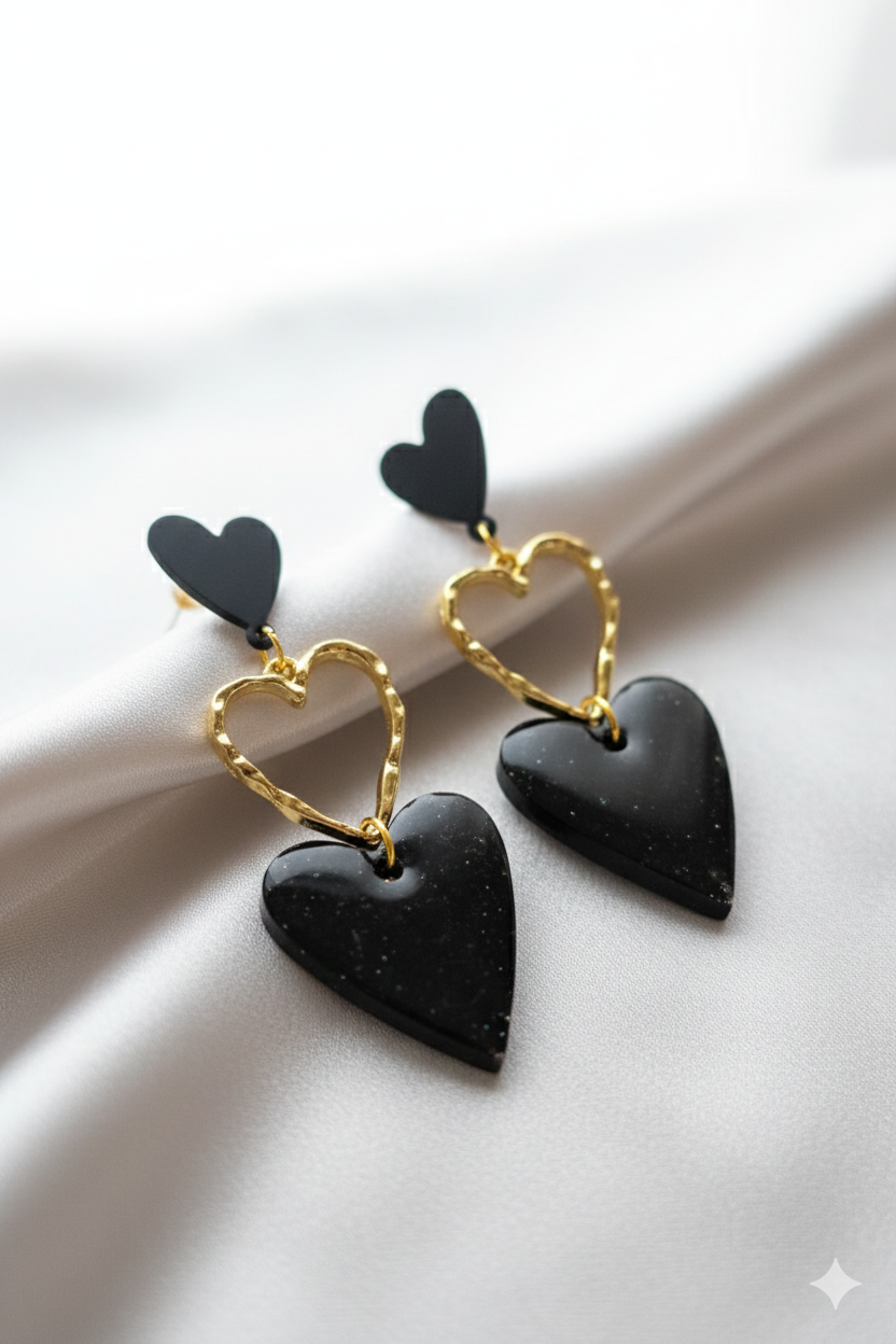 Coeur noir suspendu